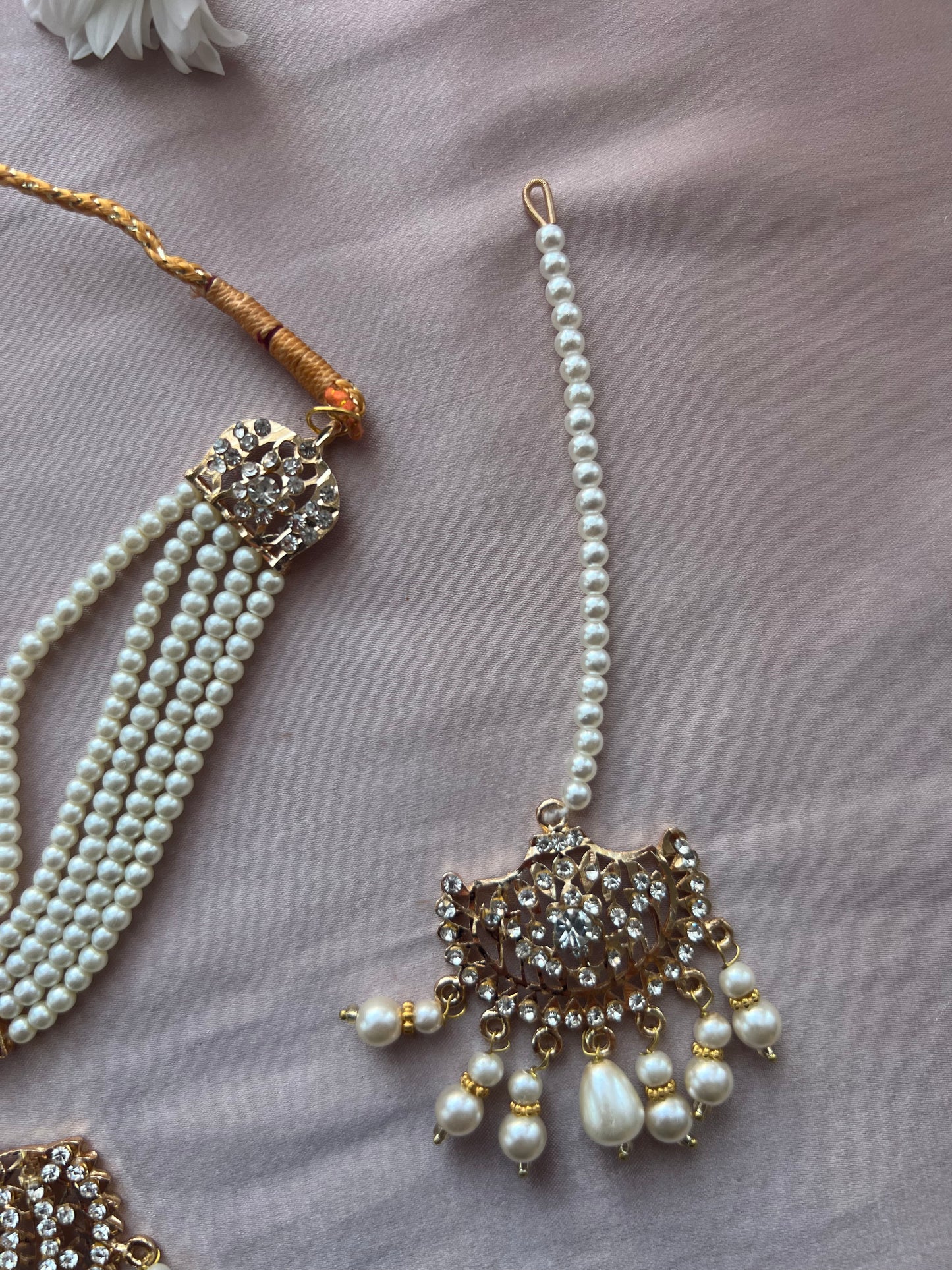 White & Gold Jewellery Set